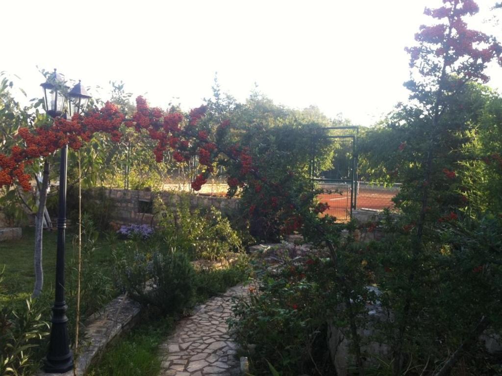 Villa In Funtana With Private Tenniscourt Exterior foto